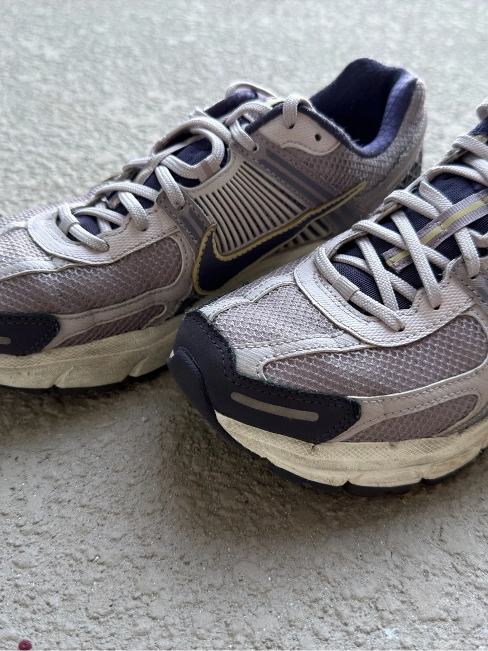 Nike Zoom Vomero 5 - Picture 2 of 7